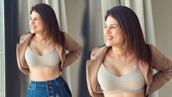 బ్రాలో శ్రద్ధా దాస్ ఎద అందాల జాతర.. అది విప్పేసి మరి ఘాటుగా చూపిస్తూ!