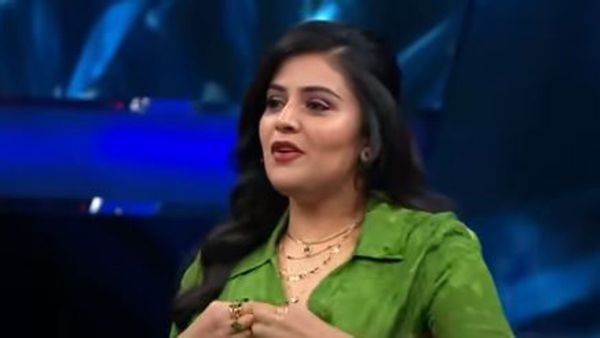 మోనాల్‌ని పబ్లిక్‌గా అక్కడ తాకిన శ్రీముఖి.. మమ్మల్ని చేయనివ్వరంటూ బావ ముందే ఘోరంగా!