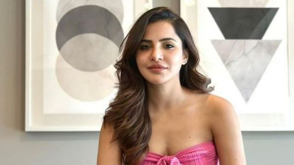 ఎద అందాలను ఓపెన్ చేసిన అషు: ఇంటి అడ్రెస్ పంపు.. ఆ పని చేద్దాం అంటూ!