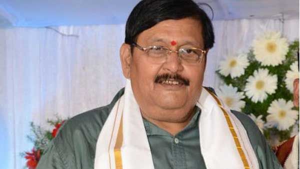 టాలీవుడ్ ఇండస్ట్రీలో మరో విషాదం.. మెగాస్టార్ సినిమా డైరెక్టర్ మృతి