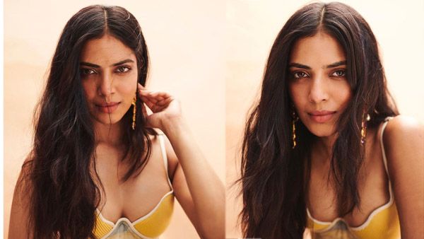 ఎద అందాల గేట్లు ఎత్తేసిన మాళవిక.. అలాంటి డ్రెస్సులో ముందుకు వంగి మరి చూపిస్తూ!