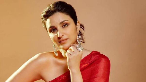 Parineeti Chopra: మాట మార్చేసిన పరిణితి.. పొలిటీషియన్ ను అసలు పెళ్లి చేసుకోను అంటూ
