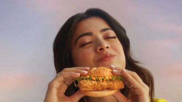 Rashmika Mandanna: అడ్డంగా బుక్కైన రష్మిక.. చికెన్ తినడంపై ట్రోలింగ్.. అసలు ఏమైందంటే?