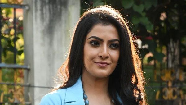 పెళ్లి చేసుకుని రోజు ఒక్కడి మొహమే చూడాలా? దాంట్లో అర్థం లేదు: వరలక్ష్మీ శరత్ కుమార్