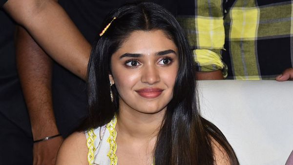 Krithi Shetty: కృతి శెట్టికి స్టార్ హీరో కొడుకు టార్చర్.. ఎన్ని కోట్లైనా ఇస్తా వస్తావా అంటూ..!