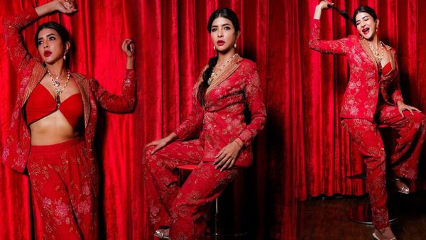 ఈసారి మరింత గ్లామర్ డోస్ పెంచిన మంచు లక్ష్మి.. క్లీవేజ్ షోతో మైండ్ బ్లోయింగ్ స్టిల్