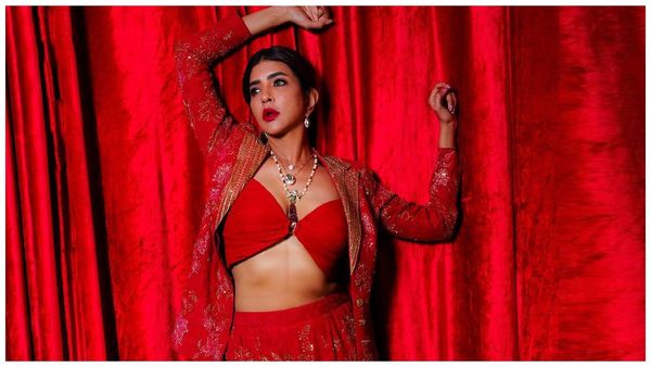 Manchu Lakshmi: రెడ్ హాట్ లుక్‌లో మంచు లక్ష్మీ.. టాప్ విప్పేసి మరి ఓపెన్ షో