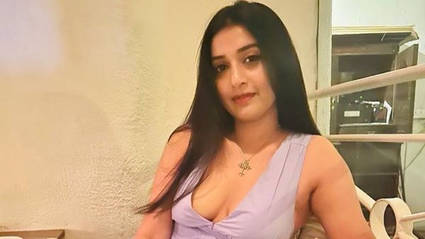 ఎద అందాలే టార్గెట్‌గా మీరా జాస్మిన్ ఎక్స్ పోజింగ్.. స్లీవ్‌లెస్ డ్రెస్సులో ఊహించని హాట్ షో!