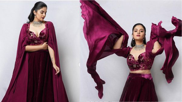 Sreemukhi: ఈసారి మరింత స్టైలిష్ గా శ్రీముఖి గ్లామర్ డోస్.. క్లీవేజ్ సోకులతో బ్యూటీఫుల్ లుక్స్