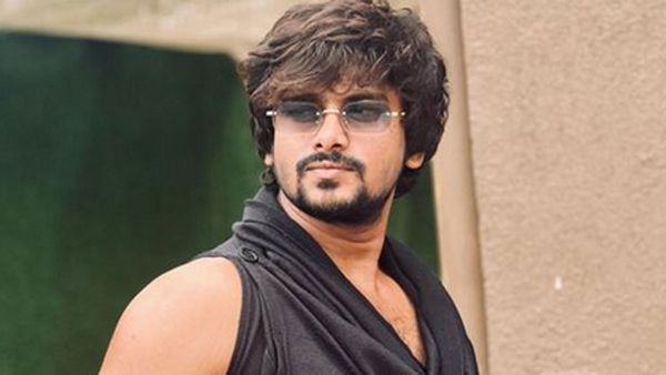 VJ Sunny: రివ్యూ రైటర్స్ పై బిగ్ బాస్ సన్నీ ఆగ్రహం.. దమ్ముంటే సినిమా తీయండి అంటూ..