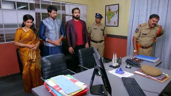 Brahmamudi july 12th: కావ్య, కల్యాణ్‌ను స్టేషన్ నుంచి విడిపించిన రాజ్.. హనీమూన్ కావాలంటూ స్వప్న పంచాయితీ