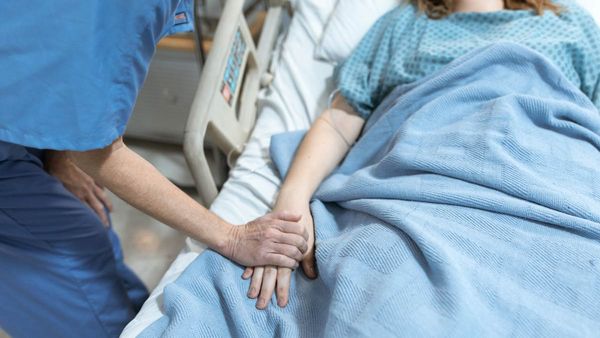 ఆస్పత్రిలో షాకింగ్‌గా సీరియల్ నటి.. అన్ని రోజులపాటు ఊహించని కండిషన్!