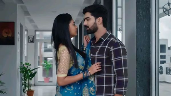 Intinti Gruhalakshmi: దివ్య, విక్రమ్ రొమాన్స్.. దొంగను పట్టుకున్న లాస్య.. తులసికి ఎస్సై గుడ్ న్యూస్