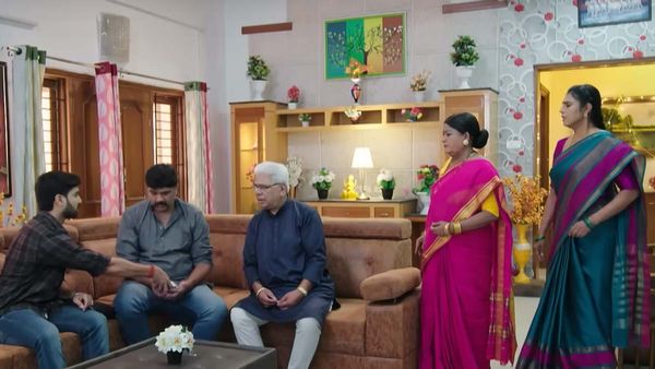 Intinti Gruhalakshmi: తులసి ఇంటికి విక్రమ్.. ఆ పని చేయడంతో షాక్.. దివ్యను రెచ్చగొట్టి మరీ!