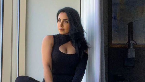 పరువాలతో మాయ చేస్తున్న హైదరాబాద్ బ్యూటి.. ఉక్కిరిబిక్కిరి అవుతోన్న నెటిజన్లు