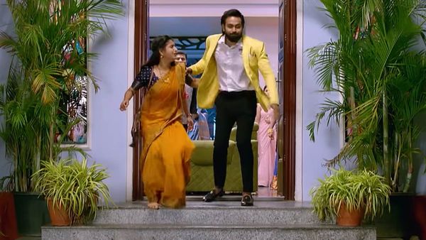 Brahmamudi August 19th: కావ్యను గెంటేసిన రాజ్... కనకం చేసిన పనికి షాక్‌లో దుగ్గిరాల కుటుంబం