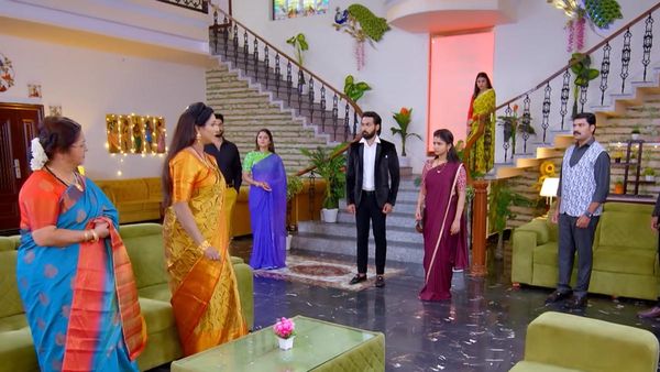 Brahmamudi August 12th: రాజ్ ఆ పని చేశాడని తెలుసుకున్న కావ్య... దుగ్గిరాల ఫ్యామిలీ నుంచి కళావతి ఔట్?