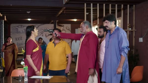 Intinti Gruhalakshmi: క్యాంటీన్‌లో సీన్ చూసి విక్రమ్ షాక్.. లాస్యకు మాజీ భర్త ఝలక్.. నందూ చేతిలో గన్