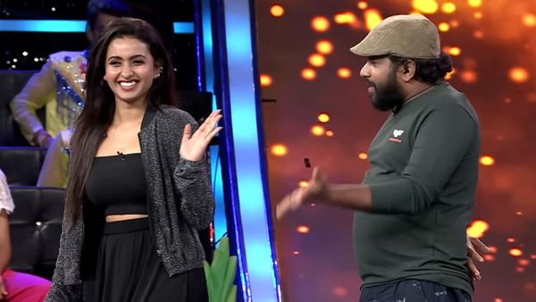 ముద్దు ఇస్తే చెబుతా.. దీపిక పిల్లితో మితిమీరిన హైపర్ ఆది చిలిపి చేష్టలు