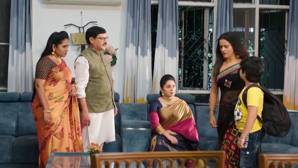 Intinti Gruhalakshmi: మళ్లీ చేతులు కలిపిన దివ్య శత్రువులు.. తల్లి కూతుళ్లను విడదీసే ప్లాన్ రెడీ