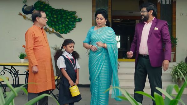 Intinti Gruhalakshmi: చేయి కోసుకున్న జానూ.. నిజం తెలిసి అందరూ షాక్.. ఆ ఇంట్లో పనిమనిషిగా హనీ