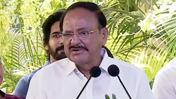 వారసత్వ రాజకీయాలకు వ్యతిరేకం.. వారసులమని కొందరు పాలిటిక్స్‌లోకి వచ్చి.. వెంకయ్య సంచలన వ్యాఖ్యలు