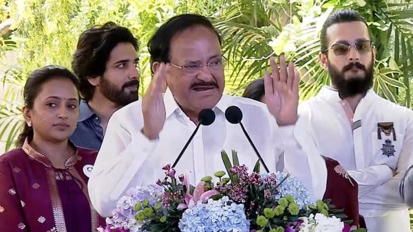 #ANRLivesOn తెలుగు భాషను కొందరు పాలకులు నిర్లక్ష్యం.. ఆ భయం వెంటాడుతున్నది.. వెంకయ్యనాయుడు