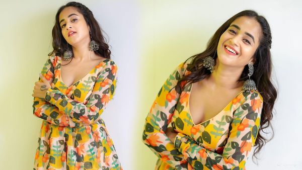 Deepthi Sunaina: గ్లామర్ గేట్లు లేపేసిన దీప్తి సునైనా.. క్లోజప్‌లో షాట్స్‌తో కాక రేపేలా!