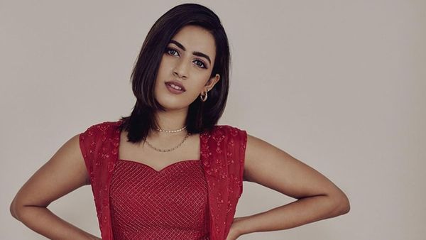 Niharika Konidela: రెచ్చిపోయిన నిహారిక కుర్రాళ్ల కోసం మత్తెక్కించే అందాలు !