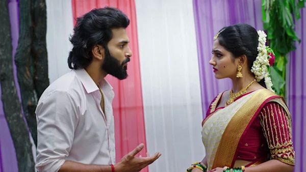 Naga Panchami: ఒకే గదిలో దంపతులు.. పంచమి పాములా మారి మోక్ష ప్రాణాలు తీయబోతుందా?