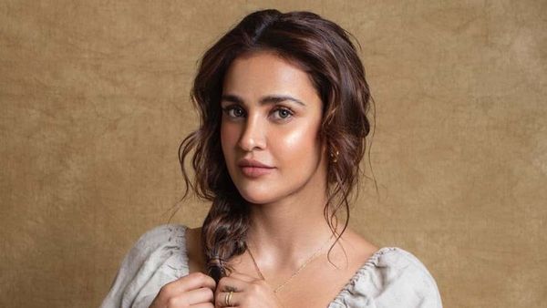 బికినీతో పూల్‌లో రచ్చ చేస్తున్న రామ్ చరణ్ మరదలు.. అలా పడుకొని యమా హాట్‌గా ఫోజులు!