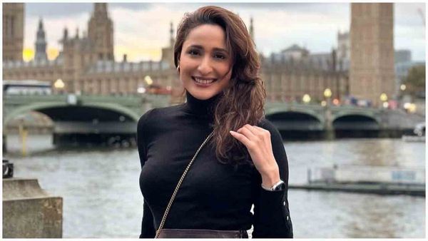 37 ఏళ్ల వయసులో బాలయ్య బ్యూటీ అందాల జాతర.. క్లోజప్ యాంగిల్స్ వేరే లెవెల్ అంతే!