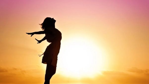 నీ బాడీపై అవి ఉన్నాయా? నెటిజన్ ప్రశ్నకు హీరోయిన్ దిమ్మతిరిగే జవాబు