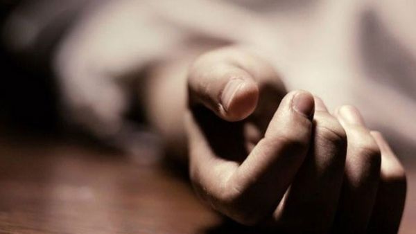 బాత్రూంలో కాలుజారి పడి టాలీవుడ్ టాప్ డైరెక్టర్ మృతి.. ఎవరో తెలుసా?