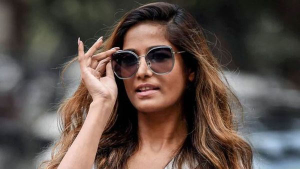 Poonam Pandey బిగ్ ట్విస్ట్​ : అందర్నీ ఫూల్స్ చేసిన పూనమ్​ పాండే.. బతికే ఉన్నా.. వీడియో రిలీజ్