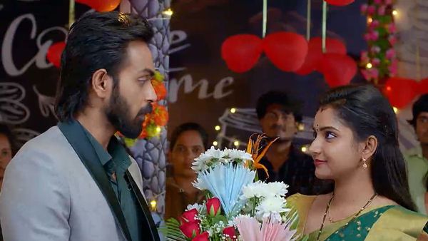 Brahmamudi February 24th ప్రేమను బయటపెట్టిన రాజ్.. అందరి ముందు కళావతికి ప్రపోజ్ చేసి సర్ ప్రైజ్!