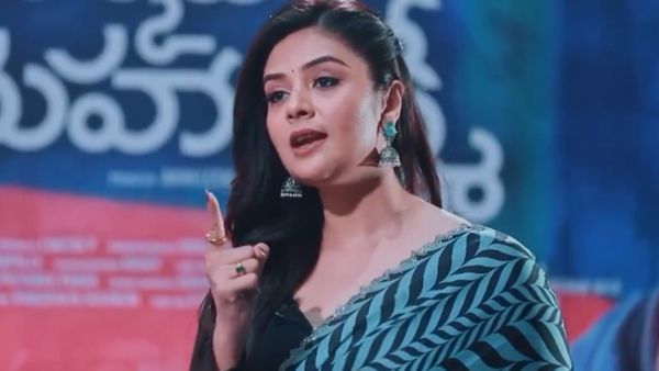 కుర్ర హీరోను లాగి చెంపదెబ్బ కొట్టిన యాంకర్ శ్రీముఖి!