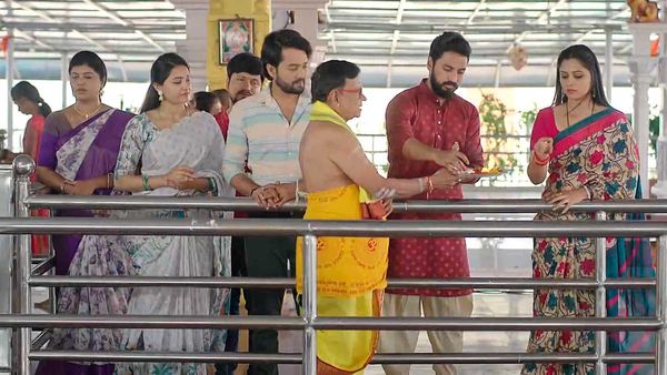 Krishna Mukunda Murari: దేవ్ పేరు చెప్పి షాకిచ్చిన మురారి.. అడ్డంగా దొరికిపోయిన ముకుంద