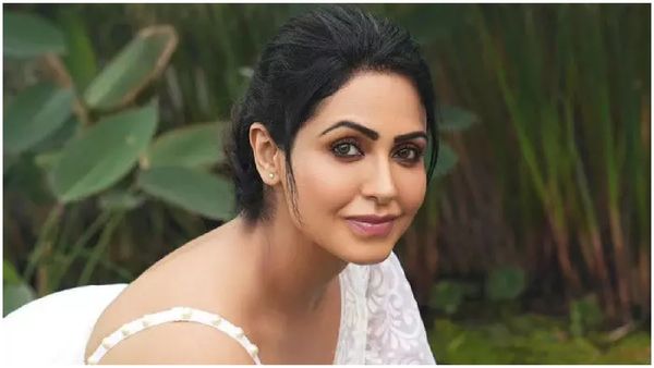 అమ్మాయిలు వెళ్లడం కళ్లారా చూశా.. తెలుగు డైరెక్టర్ బాగోతం బయటపెడతా: నందినీ రాయ్ సంచలన వ్యాఖ్యలు