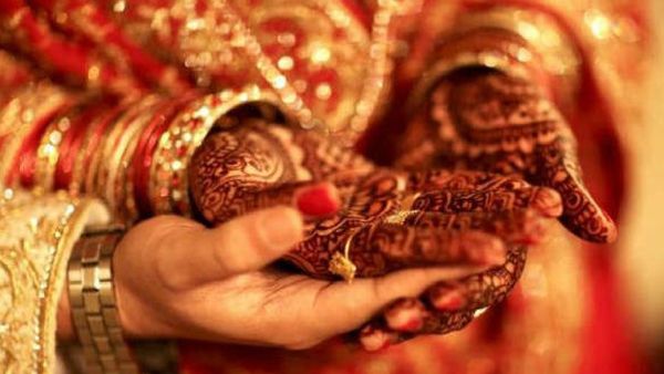 బిజినెస్​మెన్​ను సీక్రెట్​గా పెళ్లి చేసుకున్న బాలయ్య బ్యూటీ.. నెల రోజుల తర్వాత విషయం బయటకు!