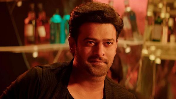 Prabhas ఫ్లైట్‌లో సీక్రెట్‌గా ఆ అమ్మాయితో ప్రభాస్... ఆ పని చేస్తూ అడ్డంగా బుక్! ఈ పిక్ చూశారా?