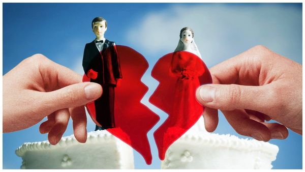 విడాకుల బాట పట్టిన పాపులర్ బుల్లితెర సెలబ్రిటీ జంట... ఇద్దరు పిల్లలు పుట్టాక షాకింగ్ నిర్ణయం!