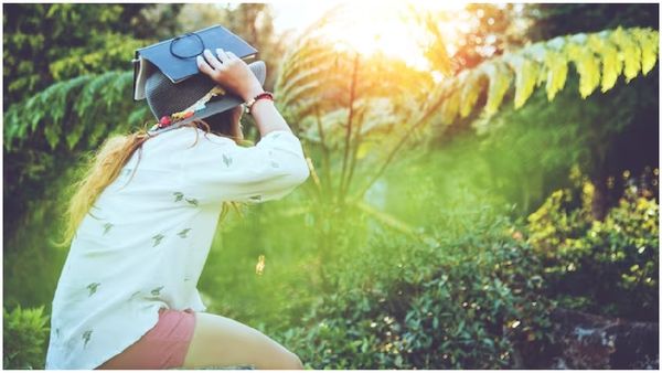 కోటు విప్పేసిన టాలీవుడ్ హీరోయిన్.. లోదుస్తులతోనే అరాచకమైన ఫోజులు