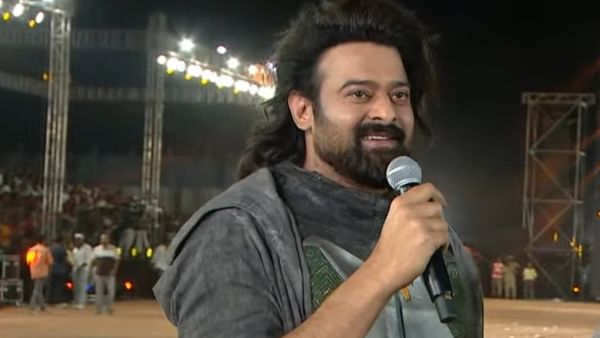 హాయ్ చెప్పి వెళ్లిపోదాం అనుకున్నా .. ఈ స్టంట్స్ నాకు తగిలించారు : ప్రభాస్