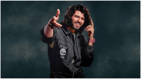 నేచురల్ బ్యూటీతో విజయ్ దేవరకొండ రొమాన్స్.. వీళ్లను ఎవరు కలిపారో తెలుసా?