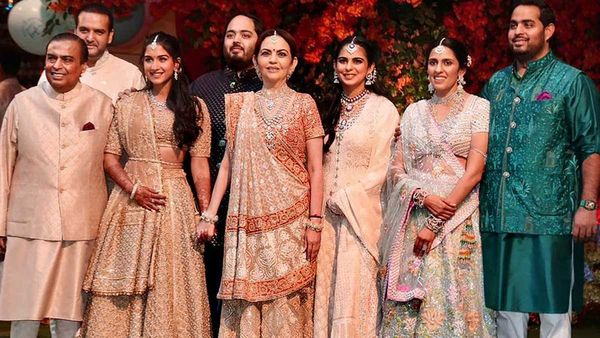 అనంత్ అంబానీ ప్రీ వెడ్డింగ్ వేడుక.. ఆ ఇద్దరు బడా స్టార్స్కు అందని ఆహ్వానం.. కారణం ఇదేనా?