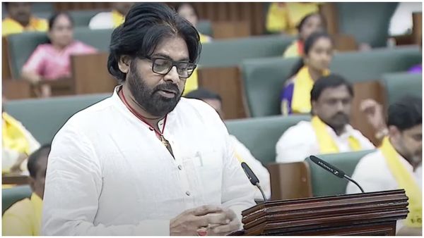 మనల్ని ఎవడ్రా ఆపేది.. తొడగొట్టి అసెంబ్లీలోకి పవన్ కల్యాణ్