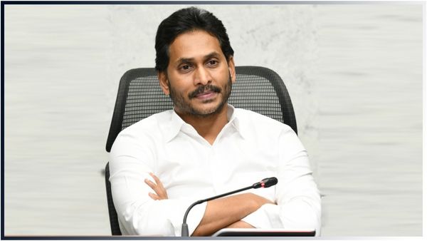 వైఎస్ జగన్ ఫ్యామిలీపై తెలుగు హీరోయిన్ ట్వీట్.. ఆ ముగ్గురు ఆడవాళ్ల వల్లే అంటూ షాకింగ్‌గా!