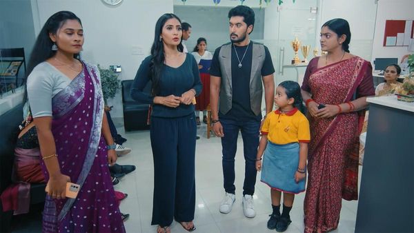 Karthika Deepam Serial: భయంతో కార్తీక్ ని హెల్ప్ అడిగిన శౌర్య..జ్యోత్స్న ముందు దోషుల్లా నిలబడ్డ కార్తీక్,దీప!