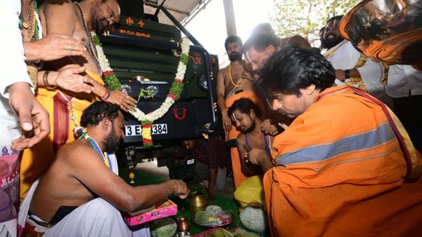 పవన్ పోరాటానికి తోడైన దైవబలం .. వారాహీ అమ్మవారు , కొండగట్టు అంజన్నను తలచుకుంటున్న జనసైనికులు